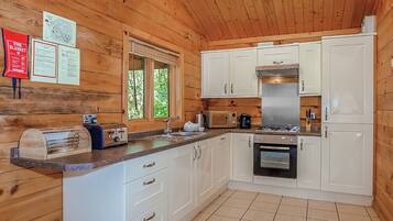 Réfrigérateur, four, plaque de cuisson, grille-pain