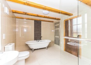 Bathroom - Outstanding, spacious and contemporary two storey lodge. (Hornsea)