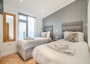 3 室のベッドルーム、WiFi (無料)