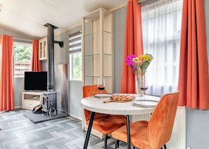 Dining - Peak Luxury Lodge Pet Friendly (Longnor, Nr. Buxton)