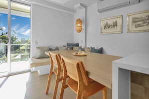 Dining - Penthouse 21 - The Cove (Noosa)