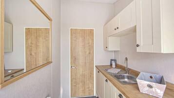 Fridge, oven, stovetop, toaster