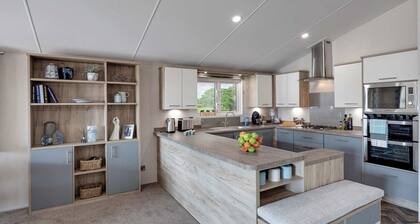 Platinum Lodge 4 Hot Tub