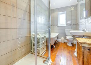 A modern bathroom with a glass shower enclosure, a freestanding bathtub, a toilet, and a sink. - Traditional two bedroomed lodge with two double rooms. (Swinethorpe, Nr Lincoln)