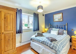 2 bedrooms, WiFi - Traditional two bedroomed lodge with two double rooms. (Swinethorpe, Nr Lincoln)