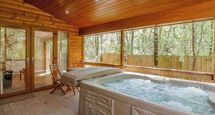 Cosy log cabin with one double.