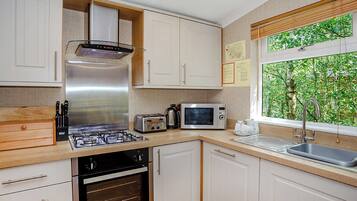 Fridge, oven, stovetop, toaster