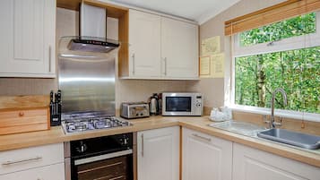 Fridge, oven, stovetop, toaster