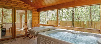 Cosy log cabin with one double.