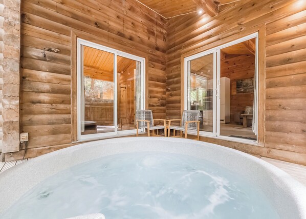 Indoor spa tub