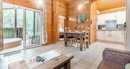 Woodpecker Log Cabin 2