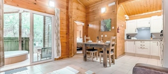 Woodpecker Log Cabin 2