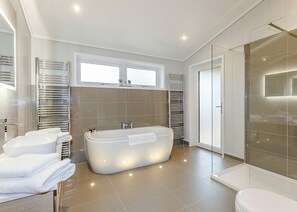 Bathroom - 1 bedroom accommodation in Haddon (Haddon)