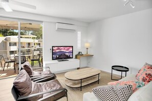 Living area - Penthouse 22 - The Cove (Noosa Heads)