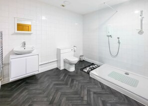 Bathroom - 1 bedroom accommodation in Crimdon (Crimdon)
