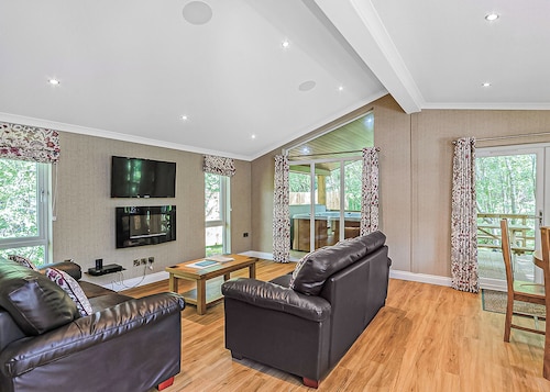 3 bedroom accommodation in Freehay, Cheadle