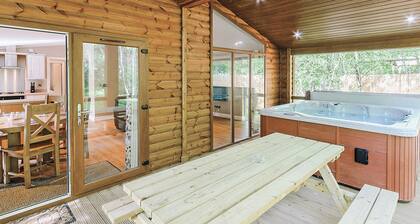 3 bedroom accommodation in Freehay, Cheadle