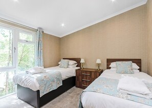 Unclassified image, 5 of 11, button - 3 bedroom accommodation in Freehay, Cheadle (Freehay, Cheadle)