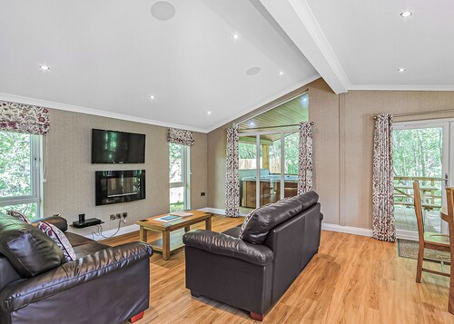 3 bedroom accommodation in Freehay, Cheadle