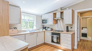 Fridge, oven, stovetop, toaster