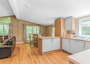 Unclassified image, 4 of 12, button