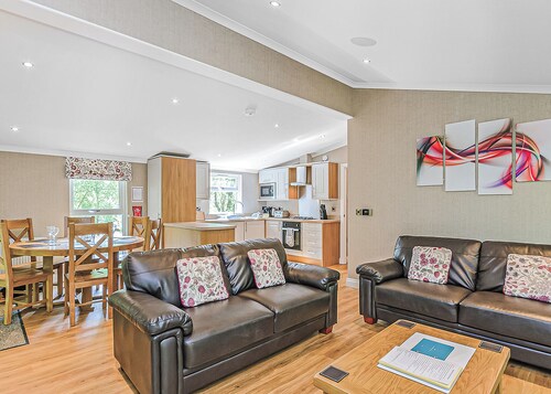 3 bedroom accommodation in Freehay, Cheadle