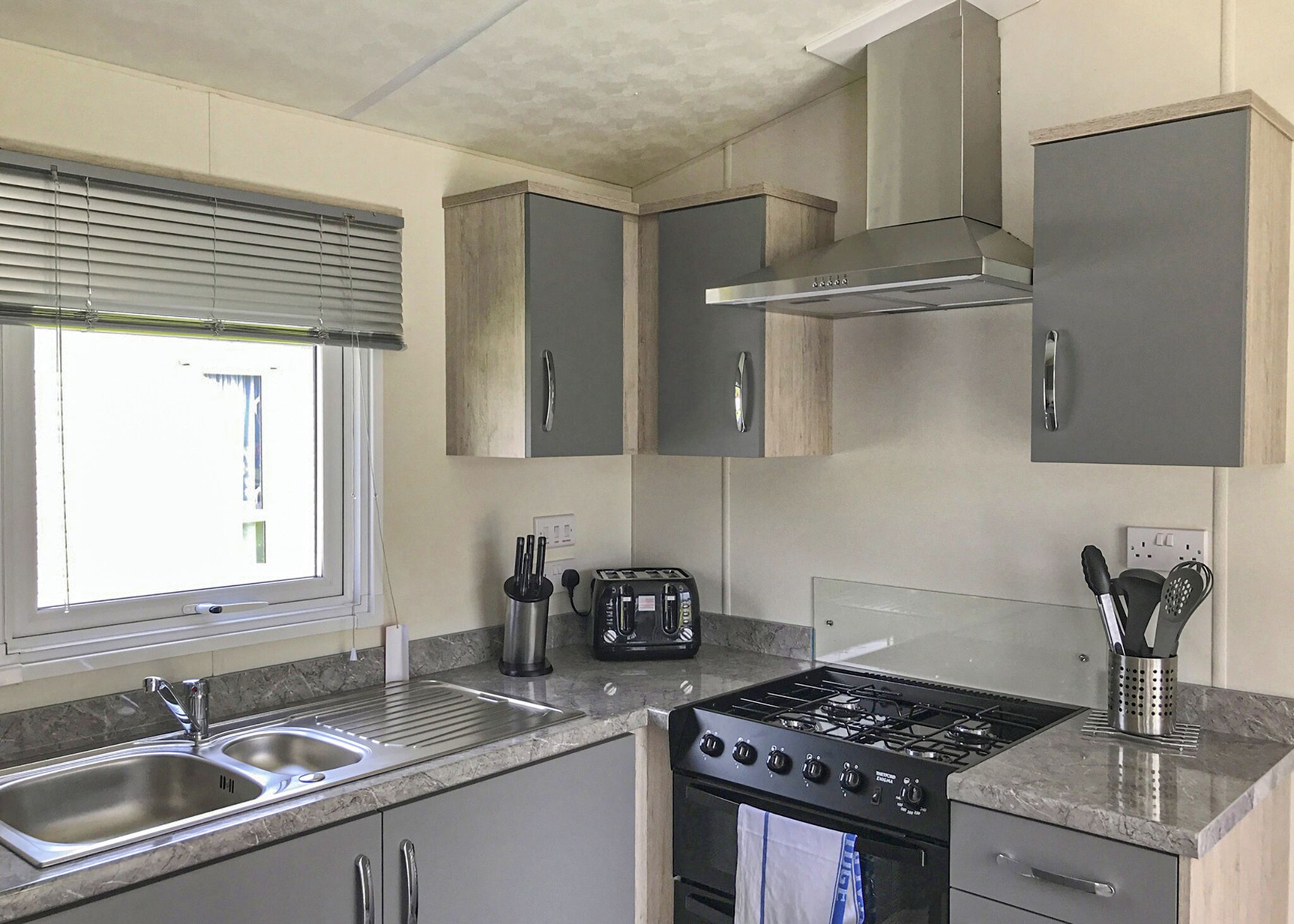 冰箱、烤箱、炉灶、烤面包机