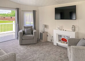 Living area - 1 bedroom accommodation in Hoddesdon (Hoddesdon)