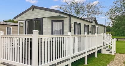 2 bedroom accommodation in Hoddesdon