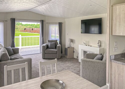 2 bedroom accommodation in Hoddesdon