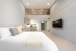 Studio Loft | Free WiFi, bed sheets - Le Collective Yeosu (Yeosu)