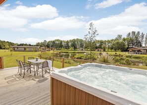 Outdoor dining - A stunning luxury lodge, perfect for a couples retreat or family break. (West Tanfield)