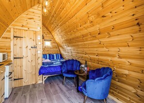 1 bedroom, free WiFi - A quirky pod with one double and shower room. (Crimdon)