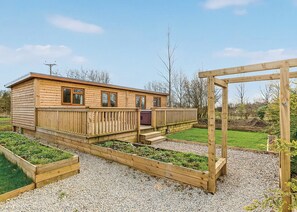 Exterior - Luxury lodge with two doubles, both with en suite shower. (Pickering)