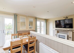 Dining - Luxury lodge with two doubles, both with en suite shower. (Pickering)