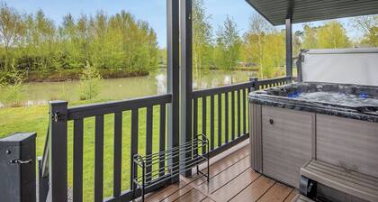 New in 2018. Modern and luxurious lodge with lakeside view.