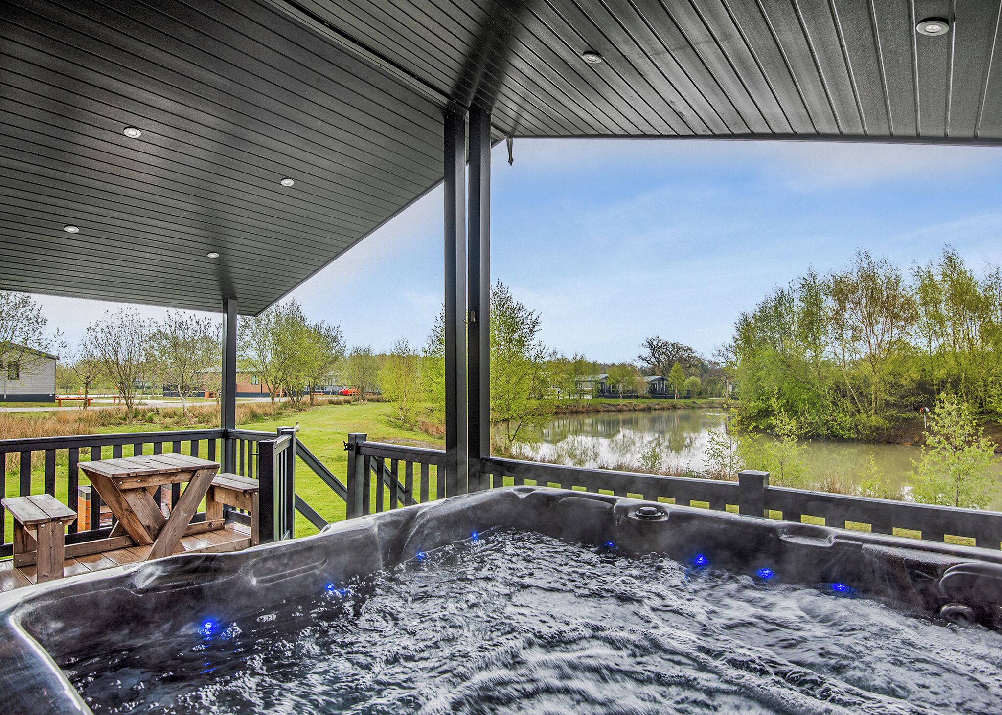 Outdoor spa tub