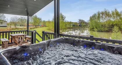 New in 2018. Modern and luxurious lodge with lakeside view.