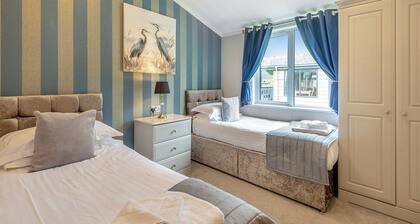 New in 2018. Modern and luxurious lodge with lakeside view.