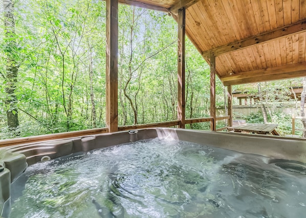 Outdoor spa tub