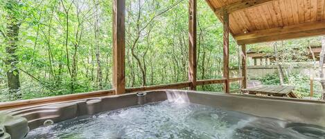 Outdoor spa tub