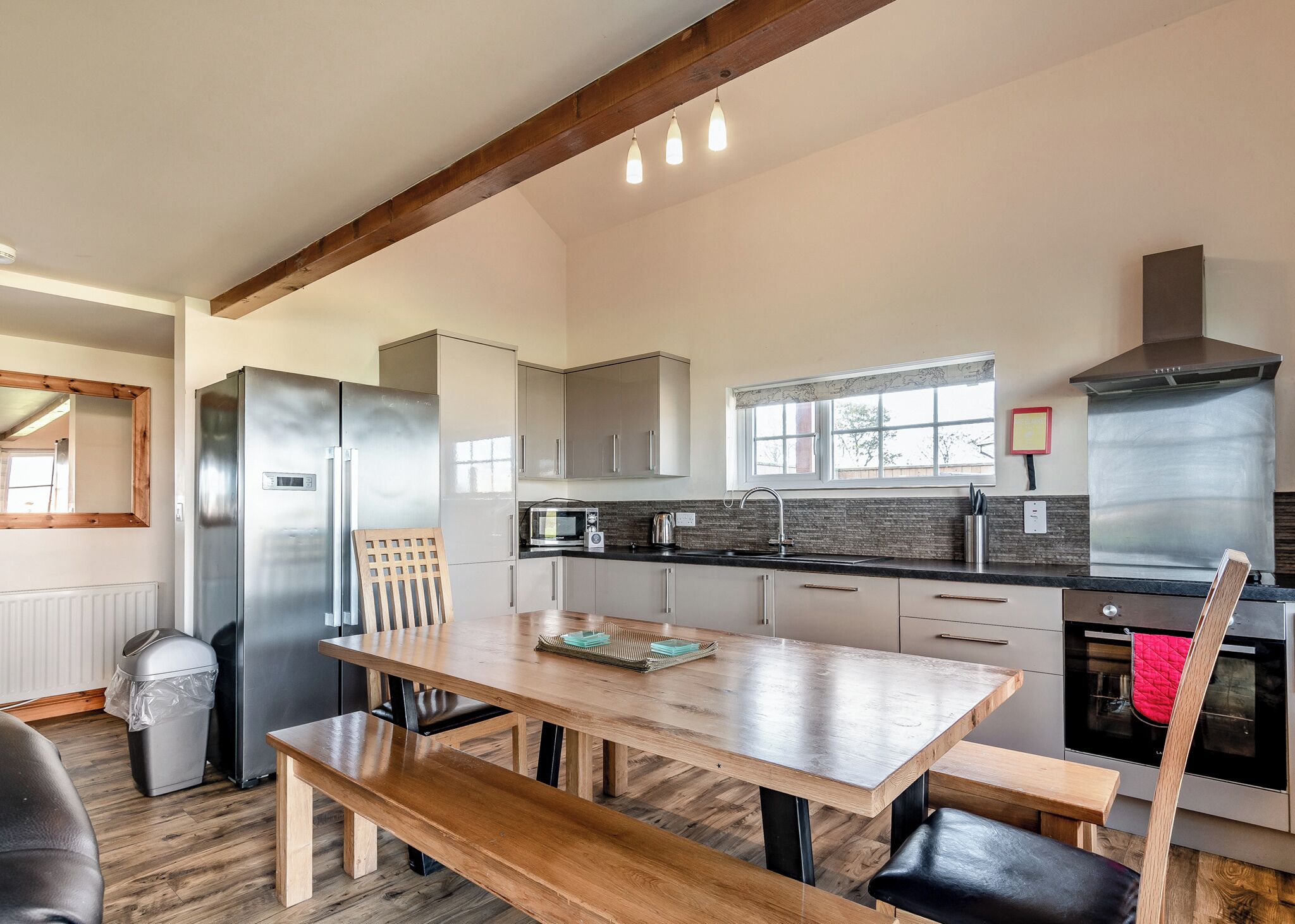 Fridge, oven, stovetop, dishwasher