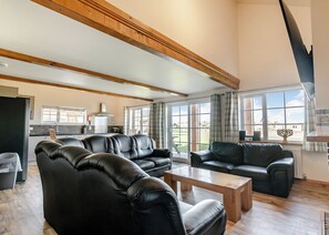 TV, fireplace - 5 bedroom accommodation in Hornsea (Hornsea)