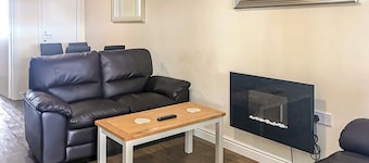 Merryfield & Sandfields Apartment