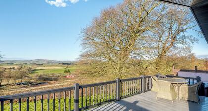 2 bedroom accommodation in Dumfries, Dumfries & Galloway