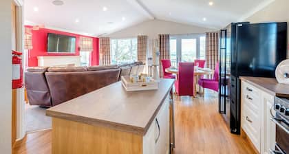 2 bedroom accommodation in Dumfries, Dumfries & Galloway