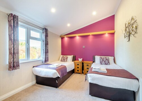 2 bedroom accommodation in Dumfries, Dumfries & Galloway