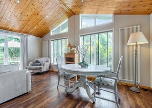 Dining - Spacious and luxurious lodge. (Glossop)