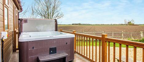 Tina de hidromasaje al aire libre