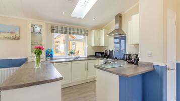 Fridge, oven, stovetop, toaster